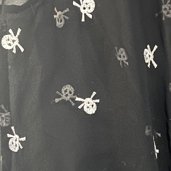 Sheer skull shirt in size small - Picture 5 of 6